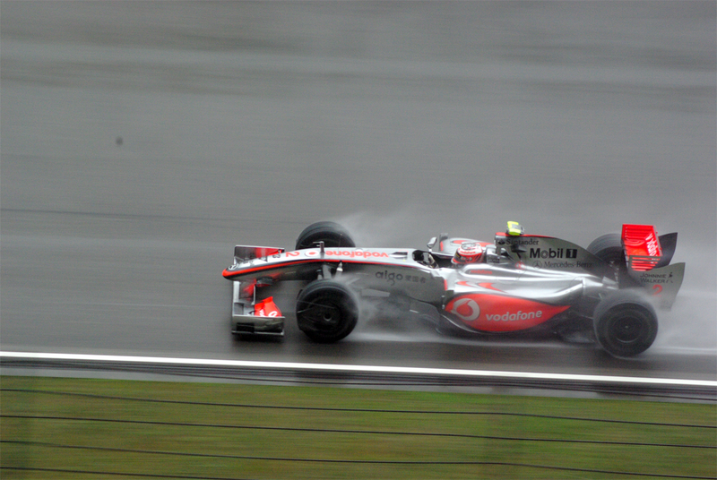 Illustration for article titled 2009 Chinese Grand Prix Gets Wet, Real Wet